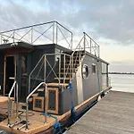 Botel Houseboat Zegrze *