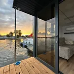 Houseboat Zegrze