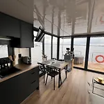 Houseboat Zegrze Hotel na wodzie *