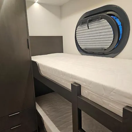 Úszó hotel Houseboat Zegrze