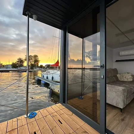 Houseboat Zegrze