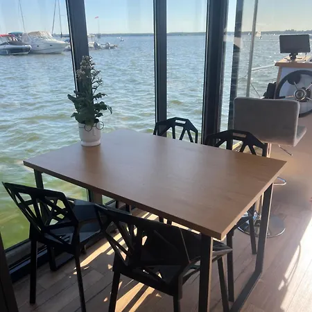 Houseboat Zegrze بوتيل Zegrze Poludniowe