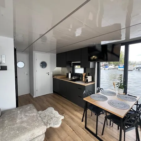 بوتيل Houseboat Zegrze