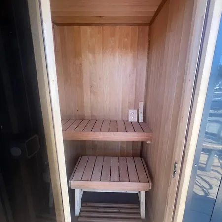 Houseboat Zegrze بوتيل