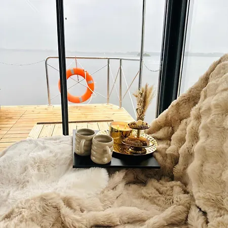 Úszó hotel Houseboat Zegrze *