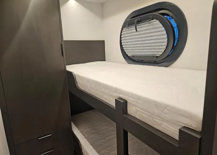 Úszó hotel Houseboat Zegrze