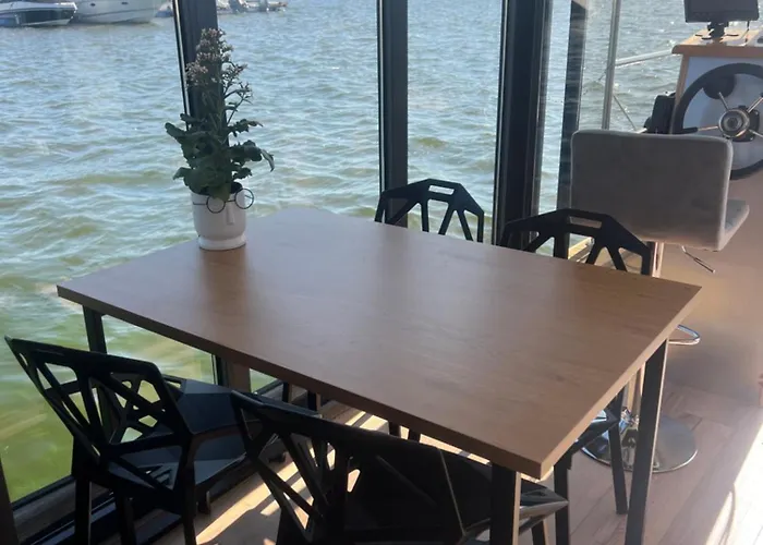 Houseboat Zegrze Úszó hotel Zegrze Poludniowe