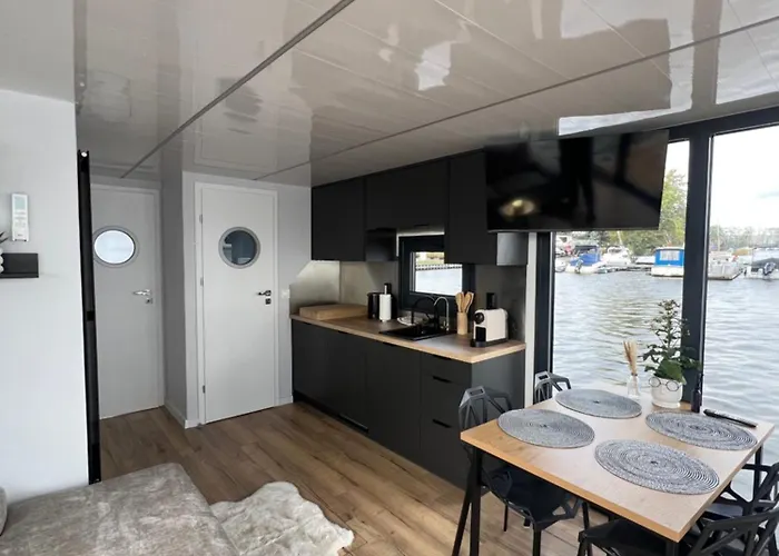 Úszó hotel Houseboat Zegrze