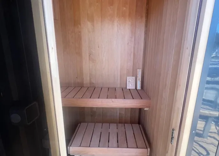 Houseboat Zegrze Úszó hotel