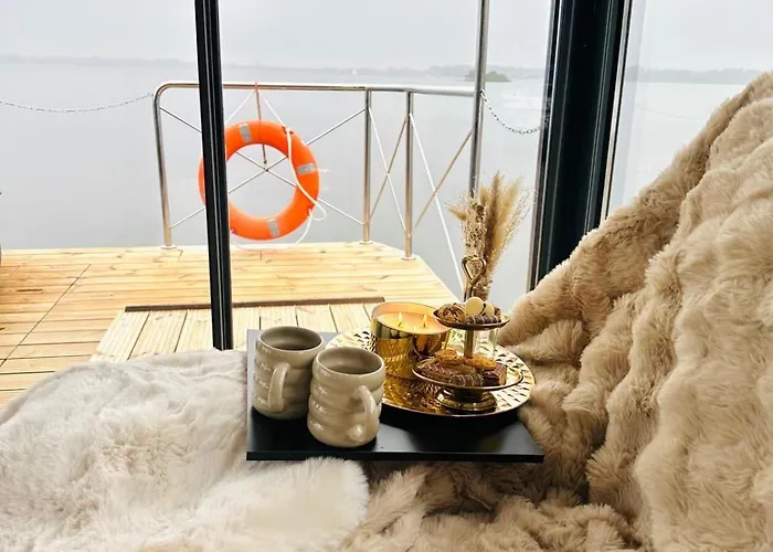 Úszó hotel Houseboat Zegrze *