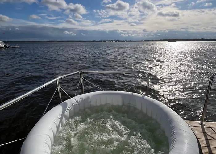 Úszó hotel Houseboat Zegrze